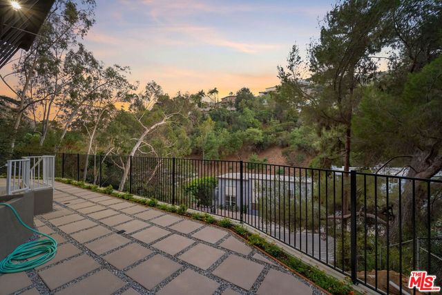 2458 Zorada Drive, Los Angeles, CA 90046
