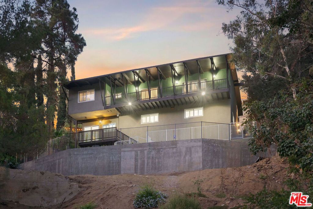 2458 Zorada Drive, Los Angeles, CA 90046