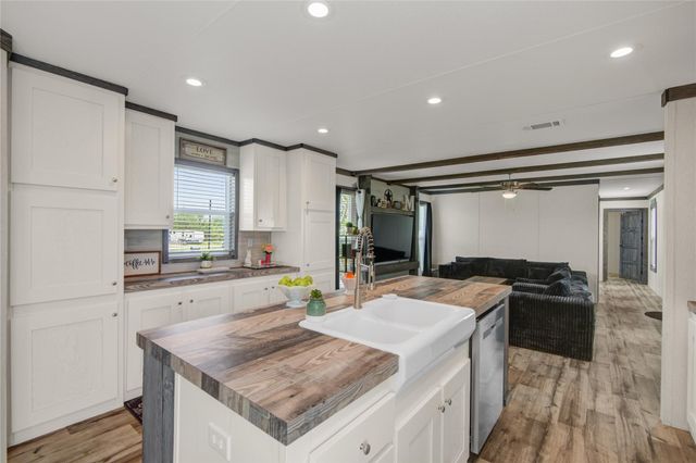 5366 West Belt, Brazoria, TX 77422