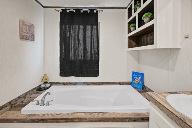 5366 West Belt, Brazoria, TX 77422