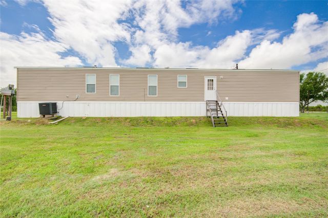5366 West Belt, Brazoria, TX 77422