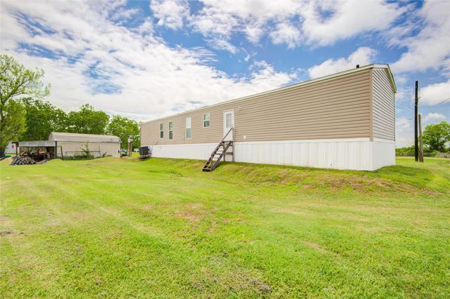 5366 West Belt, Brazoria, TX 77422