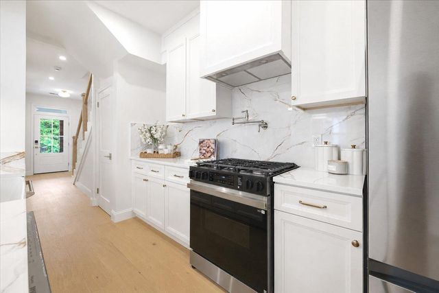 416 ONEIDA PL NW, Washington, DC 20011