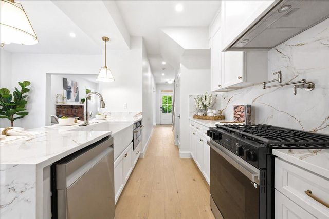416 ONEIDA PL NW, Washington, DC 20011