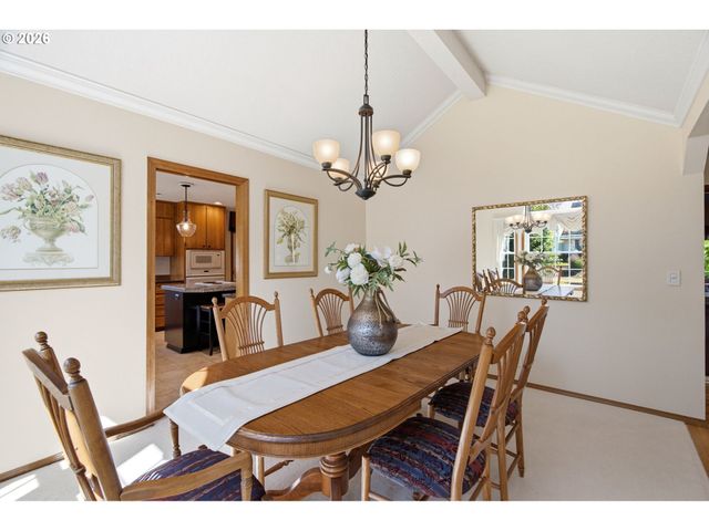 679 Ne MARYANN Ct, Hillsboro, OR 97124