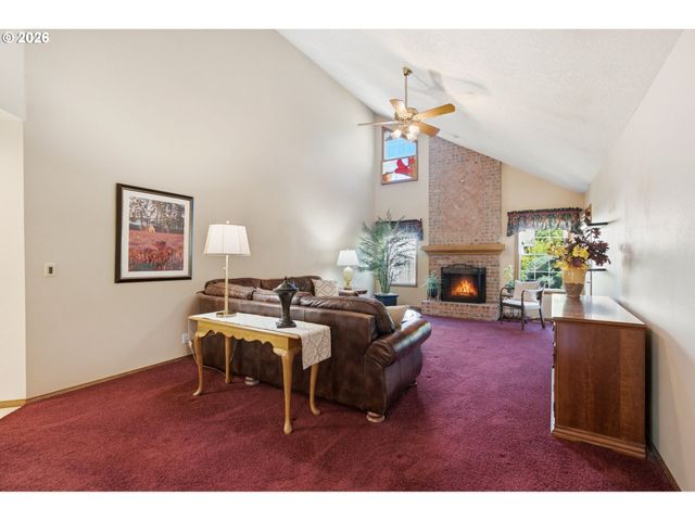 679 Ne MARYANN Ct, Hillsboro, OR 97124