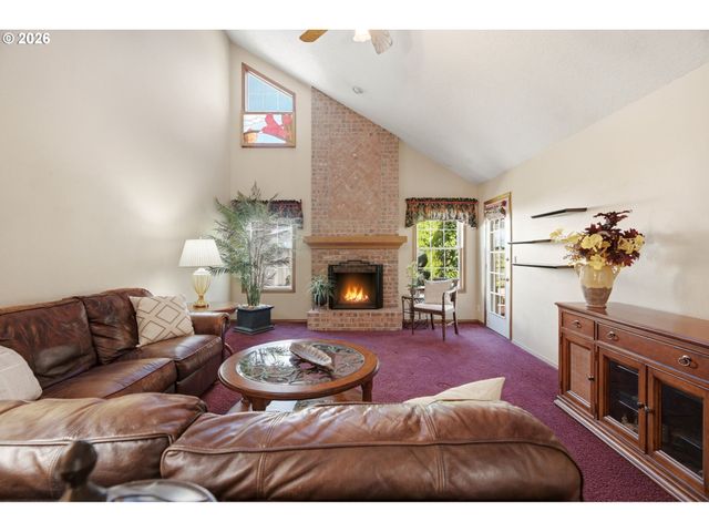 679 Ne MARYANN Ct, Hillsboro, OR 97124