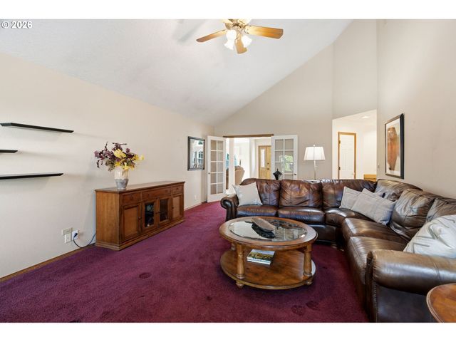 679 Ne MARYANN Ct, Hillsboro, OR 97124