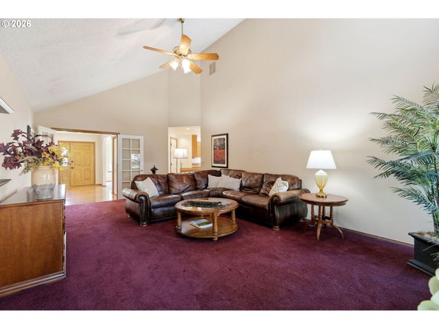 679 Ne MARYANN Ct, Hillsboro, OR 97124
