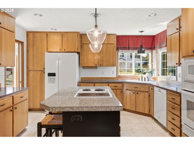 679 Ne MARYANN Ct, Hillsboro, OR 97124