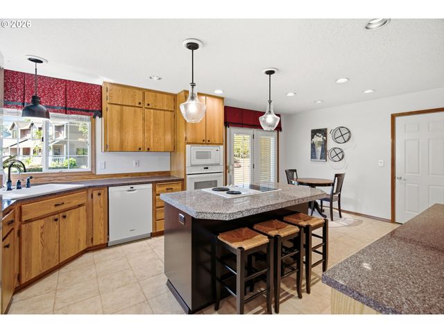 679 Ne MARYANN Ct, Hillsboro, OR 97124