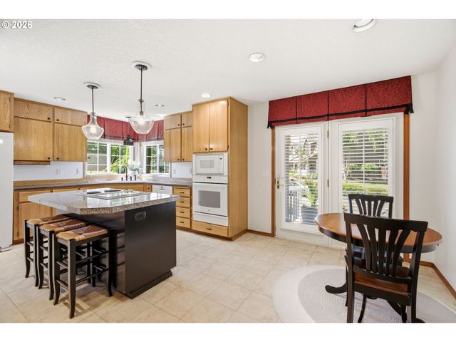 679 Ne MARYANN Ct, Hillsboro, OR 97124
