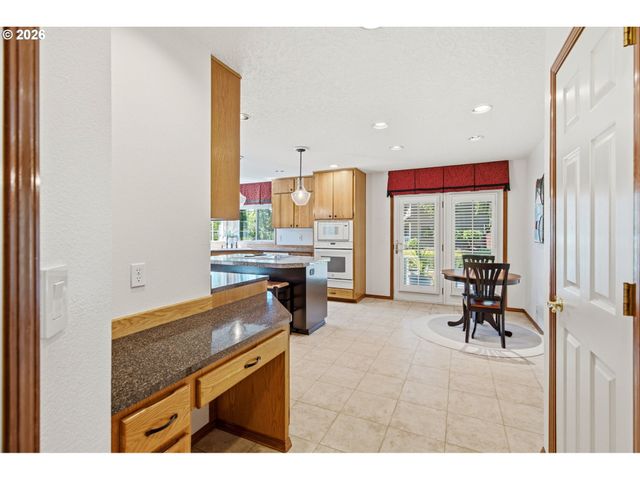 679 Ne MARYANN Ct, Hillsboro, OR 97124