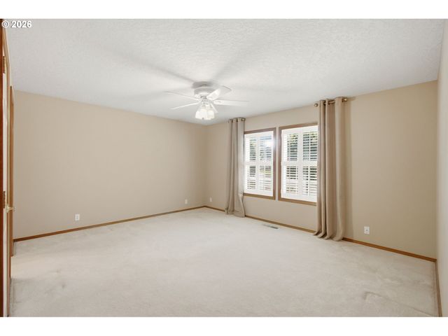 679 Ne MARYANN Ct, Hillsboro, OR 97124
