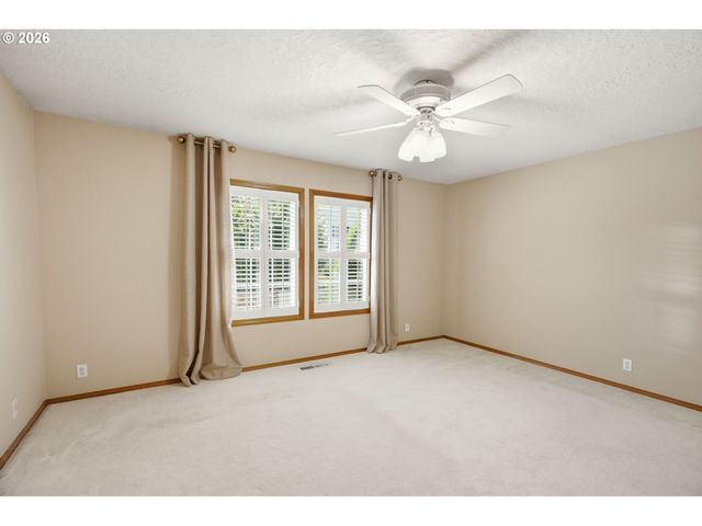 679 Ne MARYANN Ct, Hillsboro, OR 97124