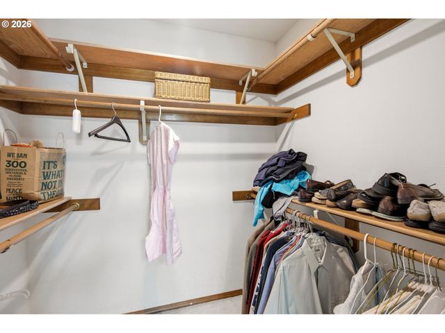 679 Ne MARYANN Ct, Hillsboro, OR 97124