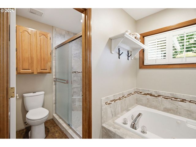 679 Ne MARYANN Ct, Hillsboro, OR 97124