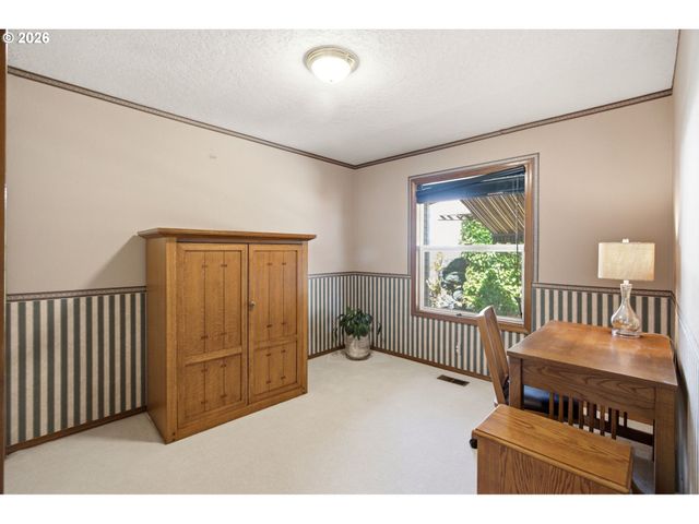 679 Ne MARYANN Ct, Hillsboro, OR 97124