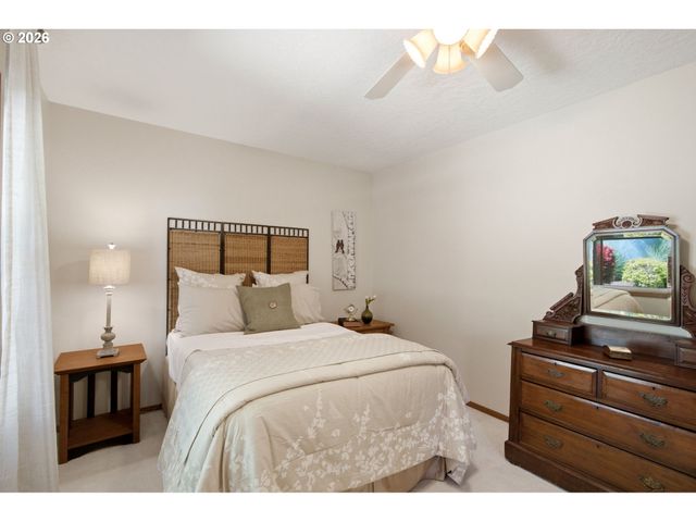 679 Ne MARYANN Ct, Hillsboro, OR 97124