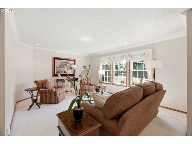 679 Ne MARYANN Ct, Hillsboro, OR 97124
