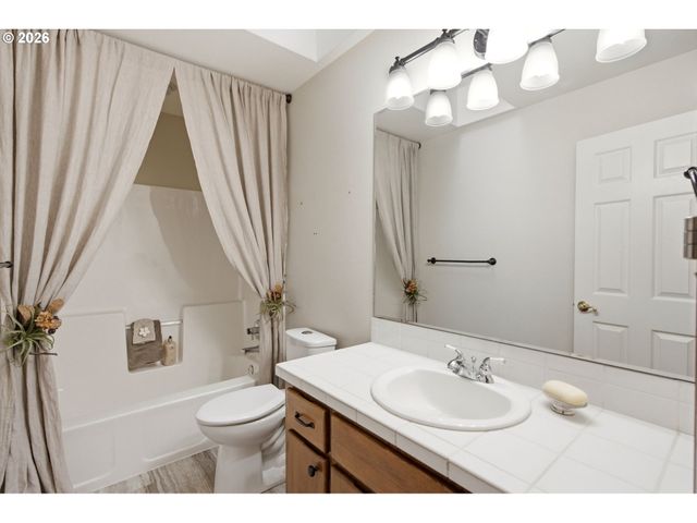 679 Ne MARYANN Ct, Hillsboro, OR 97124