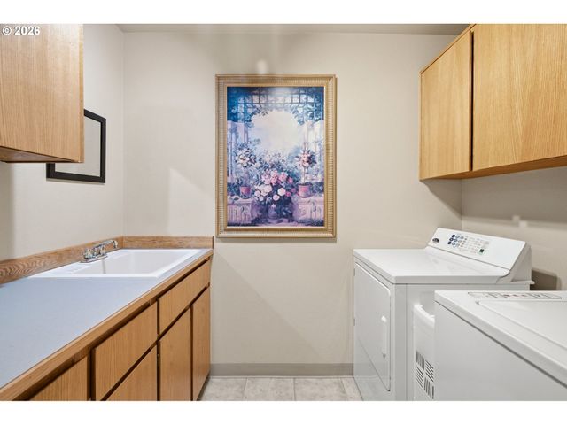 679 Ne MARYANN Ct, Hillsboro, OR 97124