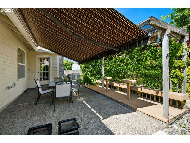 679 Ne MARYANN Ct, Hillsboro, OR 97124