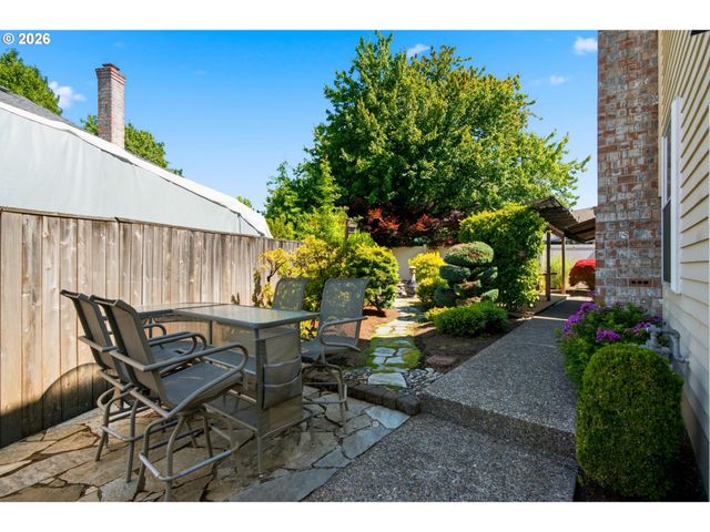 679 Ne MARYANN Ct, Hillsboro, OR 97124