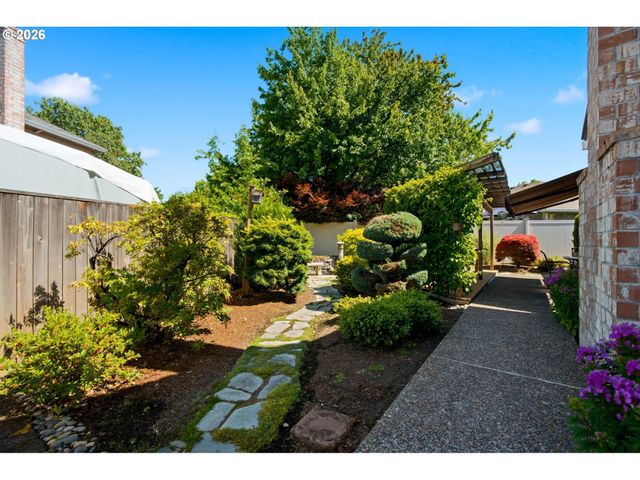 679 Ne MARYANN Ct, Hillsboro, OR 97124