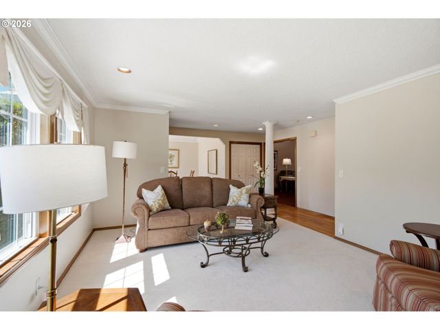 679 Ne MARYANN Ct, Hillsboro, OR 97124