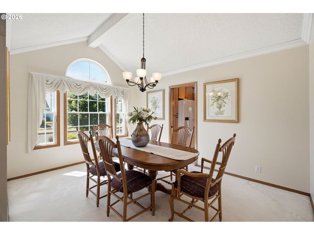 679 Ne MARYANN Ct, Hillsboro, OR 97124