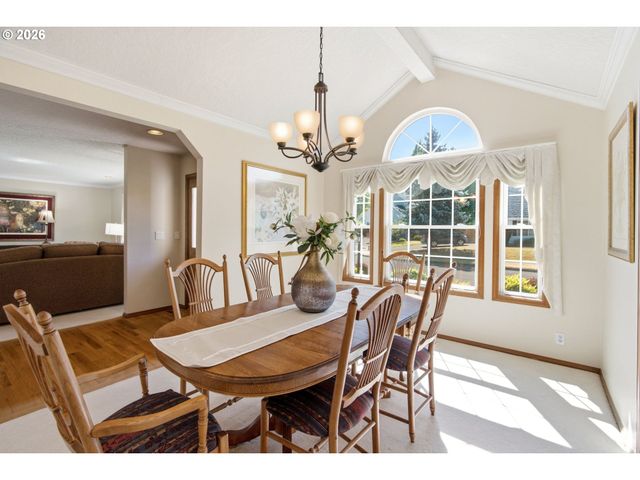 679 Ne MARYANN Ct, Hillsboro, OR 97124