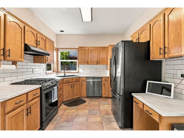 32898 Sw Keys Landing Way, Scappoose, OR 97056