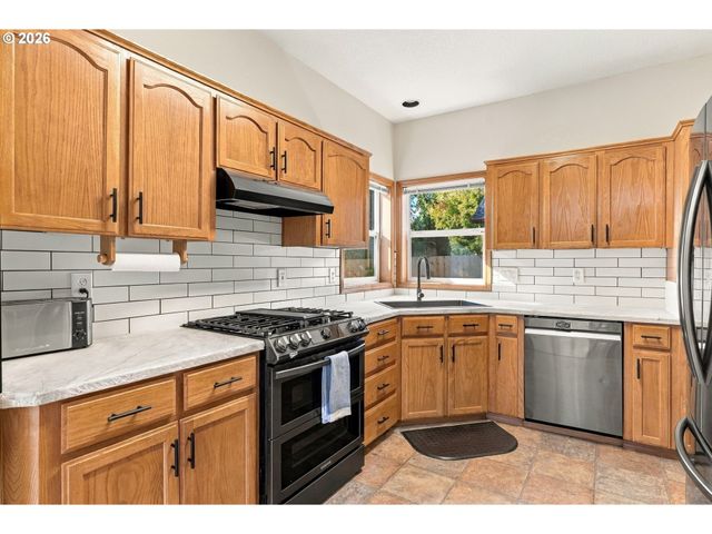 32898 Sw Keys Landing Way, Scappoose, OR 97056