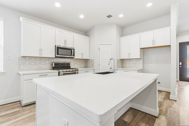 12422 CHENA LK, San Antonio, TX 78249
