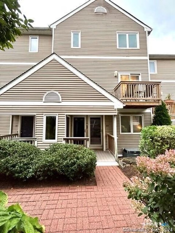 63 Glenrock Road 63, Norwalk, CT 06850