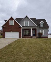 117 Cherry Blossom Dr, Mt Pleasant Twp, PA 15666