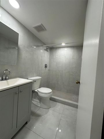 567 Trace Circle 110, Deerfield Beach, FL 33441