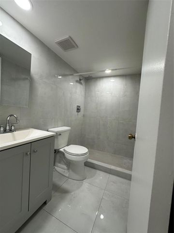 567 Trace Circle 110, Deerfield Beach, FL 33441