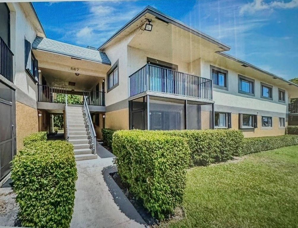 567 Trace Circle 110, Deerfield Beach, FL 33441