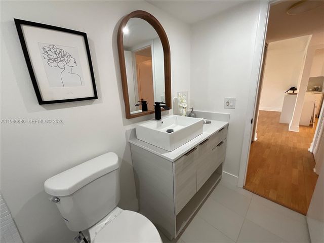9481 Sunrise Lakes Boulevard 302, Sunrise, FL 33322