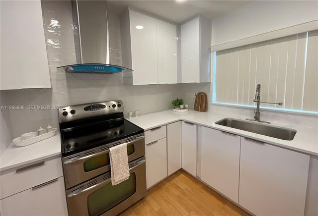 9481 Sunrise Lakes Boulevard 302, Sunrise, FL 33322