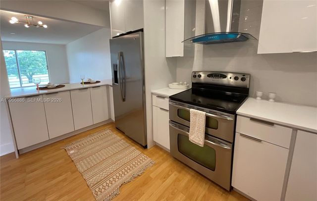 9481 Sunrise Lakes Boulevard 302, Sunrise, FL 33322
