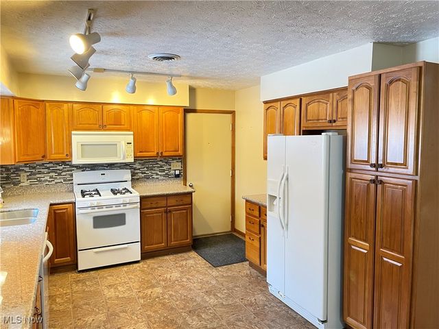 1381 Robb Road, Conneaut, OH 44030