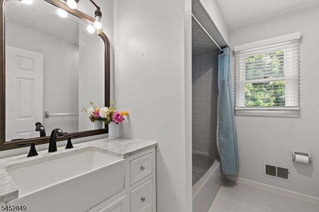 51 Diana Dr, South Plainfield Boro, NJ 07080