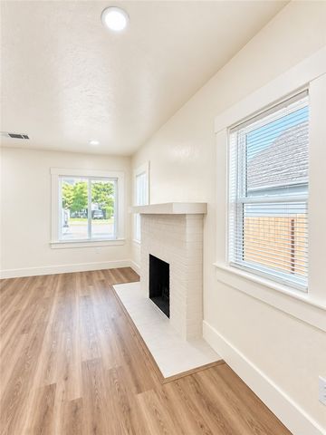 1279 N Roosevelt, Fresno, CA 93728