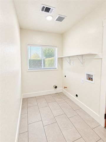 1279 N Roosevelt, Fresno, CA 93728