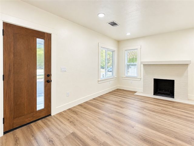 1279 N Roosevelt, Fresno, CA 93728