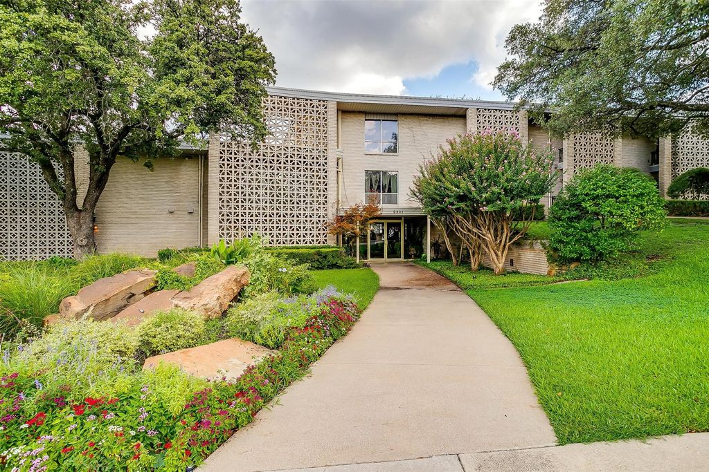 2301 Ridgmar Plaza 16, Fort Worth, TX 76116