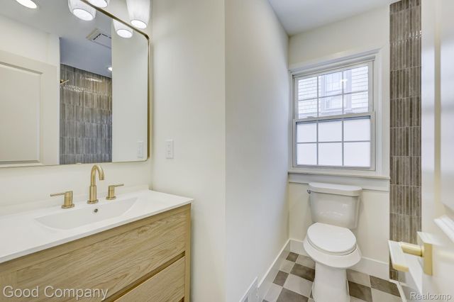 23 Fairwood Boulevard, Pleasant Ridge, MI 48069